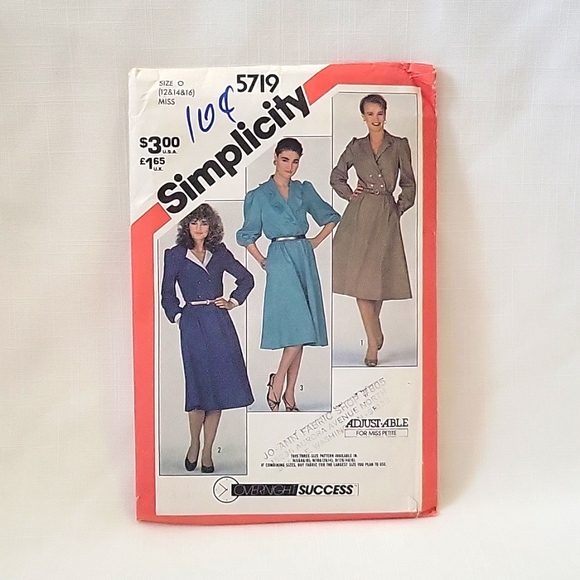 Vintage Simplicity Dress Patterns in Original Packaging 1967 and 1982 - Picture 12 of 12